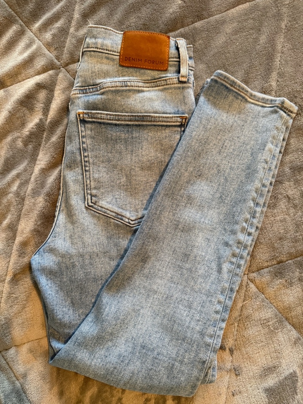 66. | Denim Forum | The Lola High Rise Skinny 26l | Light Wash Jeans | 26